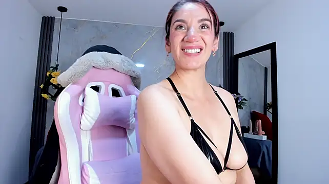 JessiDovee - gorge profonde et chatte