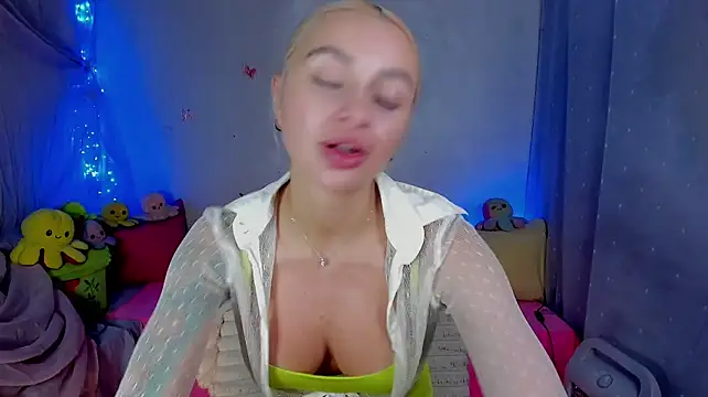 YourLizzyDoll - stay topless 2 min