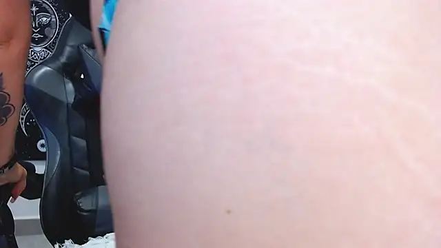 Hikaryfire - show me your clitoris piercing🔥💦😈
