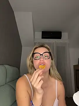ManuelaNovoa24 - estar sin ropa durante el live