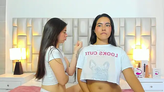 Paola_katy_dicks - SHOW SCISSORS