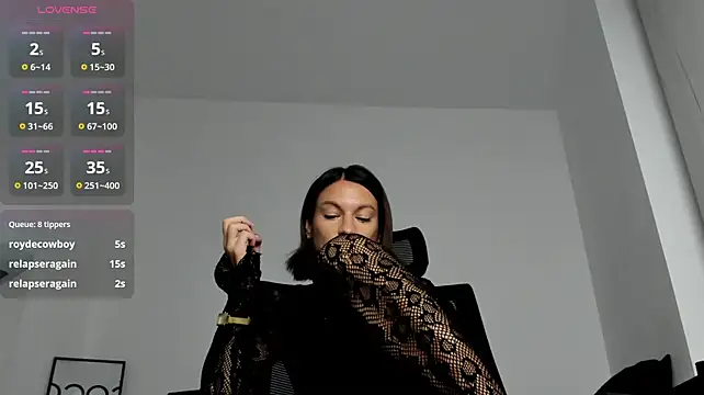 KellySmitS - tease u w my boobs