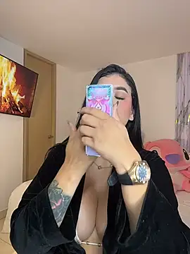 Janettcruz - TAKING MY CLOTHES OFF + TWERKIG+ SPANK