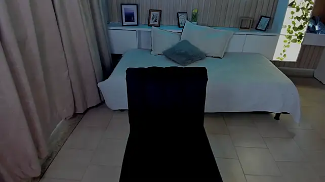 Valerie_Gloss - 💥👋Spank my ass x20🍩🖐