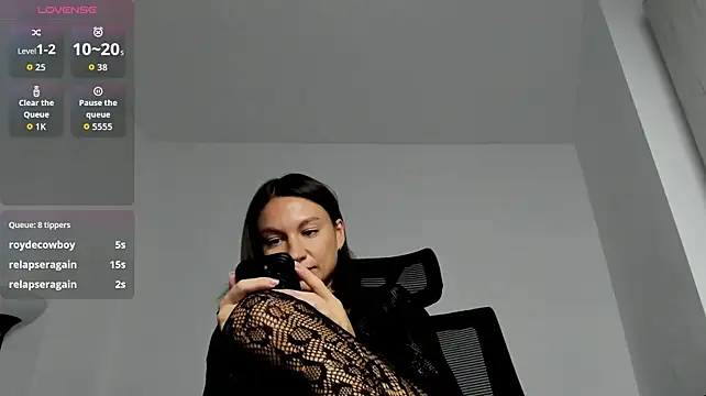 KellySmitS - tease u w my boobs