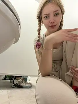 Elsawhere - spy boobs in bra under top on tram 🍒