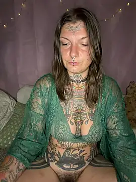 Lizzardqueeen - tits out + video LT 💦