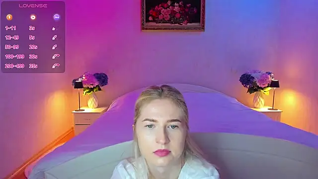 Julie_Blaze - Come play with me ;)