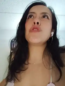 Queen_Ashly - Naked + spit tits + play pussy
