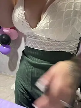 Isabella_varella- - My friend sucks my Boobs🤤​