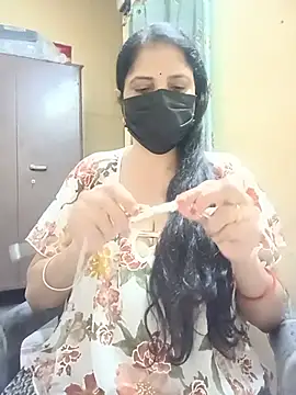 Nupur_nyl - Boobs show in public