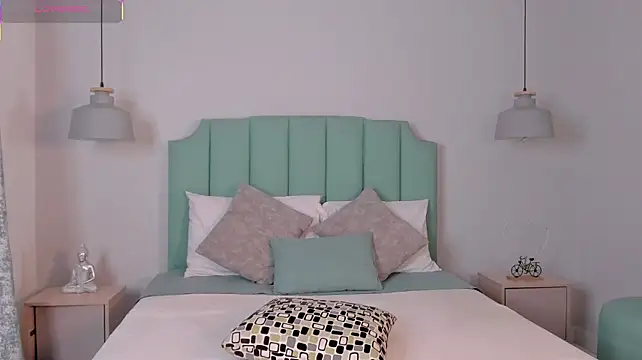 Nela_moretti - Open legs + rub my clit x2min
