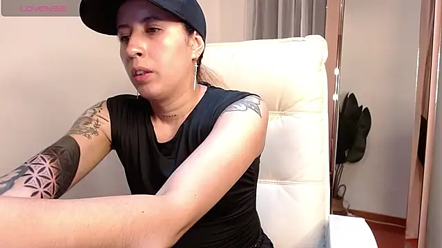 Marthina_thompsson - Squirt for you in boots