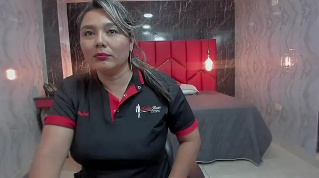 LatinaHoleQueen - tits in the air and with oil