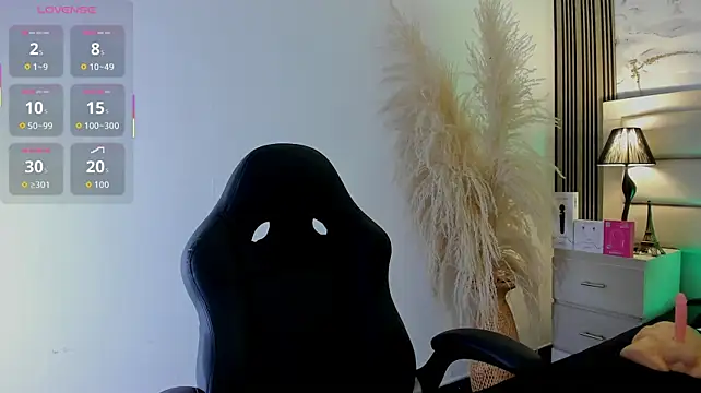 AmberGreyy_ - Oil in my big boobs 🖤