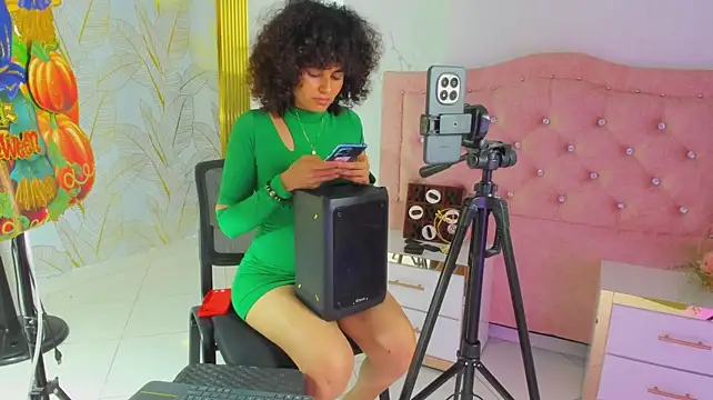 Lu_Naturally-Sensual - 4 fingers in the pussy