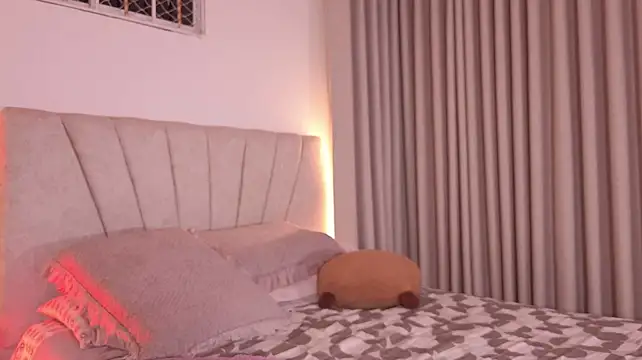Sweetlittlevenus - flash boobs