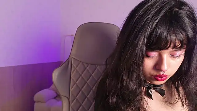 Saphyralux - I play with my hairypussy