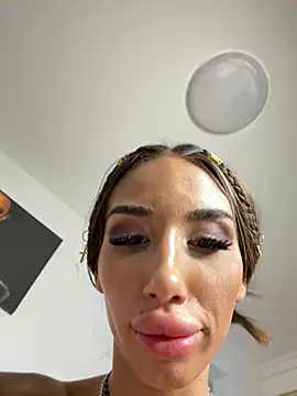 BlueEyes_BB - Topless 5 min