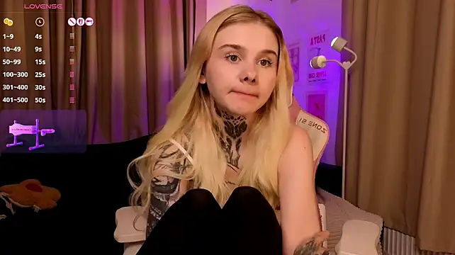 Britney_Lynch - Doggy+2 fingers in pussy