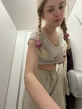 Elsawhere - lift top up n keep boobs in bra visible