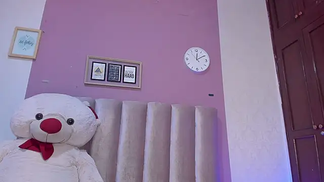 AGATHA_BRUNNETT - FINGERS PUSSY