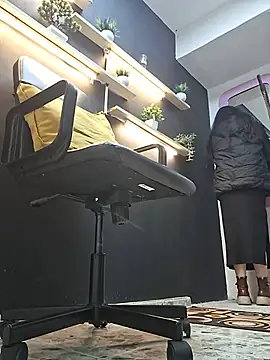Lauryn_Jones - Show my ass
