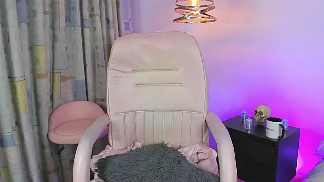 Quiinn_bx - 🍂🌸ASS RED WITHOUT PANTY + WET ASS🍂🌸