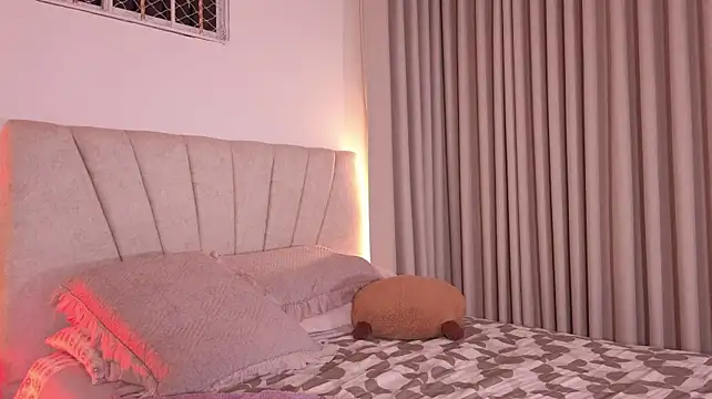 Sweetlittlevenus - flash boobs