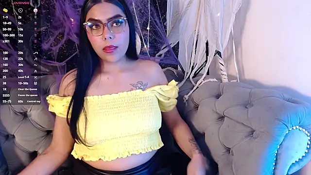 Moonlight_gp - Flash my bare tits and squeeze them