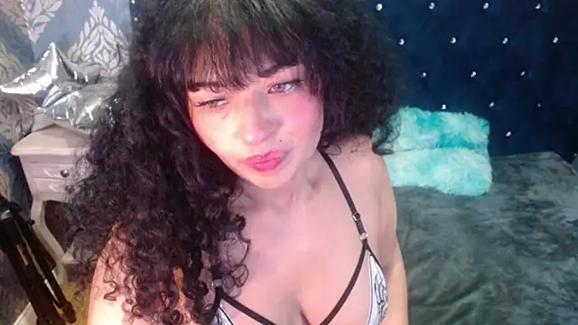 Sofiacowperx - Show boobs + spit them
