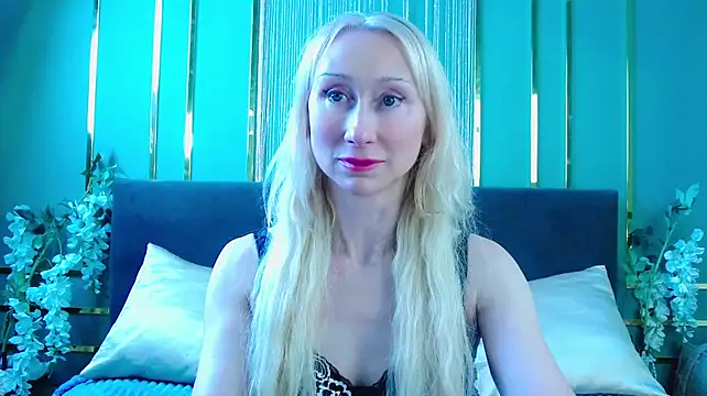KissDreamm - topless dance