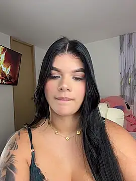 Janettcruz - TAKING MY CLOTHES OFF + TWERKIG+ SPANK
