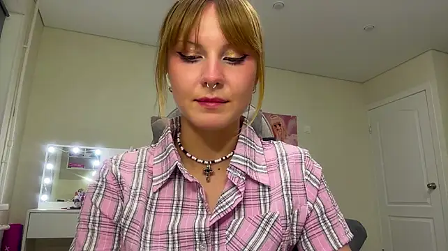 NelliGilbert - Play with my skirt