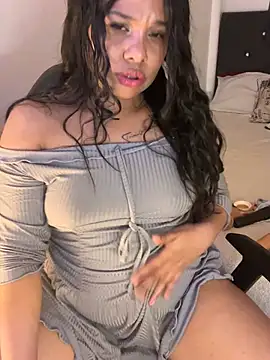 Rashell1_Queen - saliva on my breasts 💦🥵