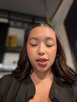 LauraDoncel - Flash Tits in public