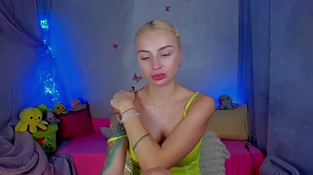 YourLizzyDoll - topless+deepthroat 4 min