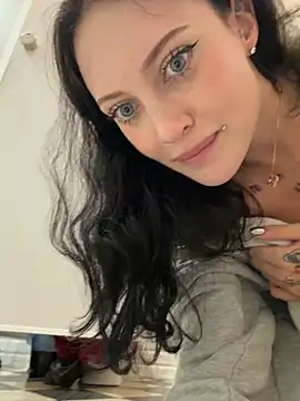 Melissa_crazy - tits out and bounce drool on it💦