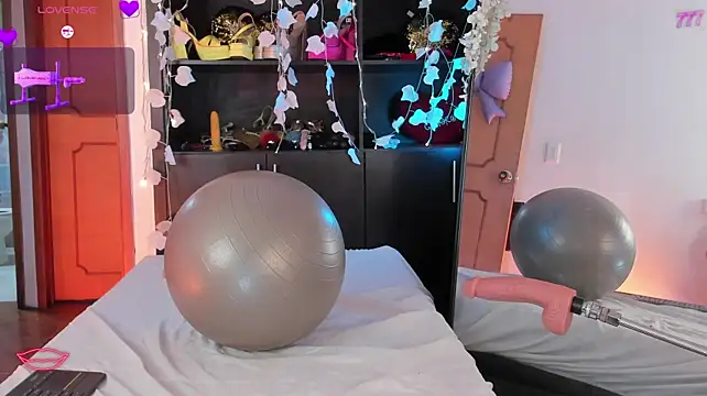 Cleopatraa - SHOW TITS