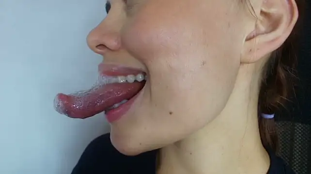 Lisbet21x - Lis fills my cock with your thick saliva