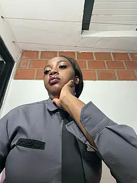 CiaraEbony - ♥ naked and squirt in the office♥