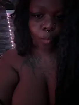 Nylabbyugh - flash tits