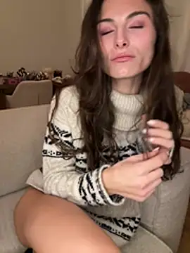 SophiiaStarr - Go Doggy Pose Wiggle with my Ass 🤯