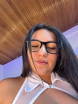 Emily_Gomezz - Play pussy with dildo