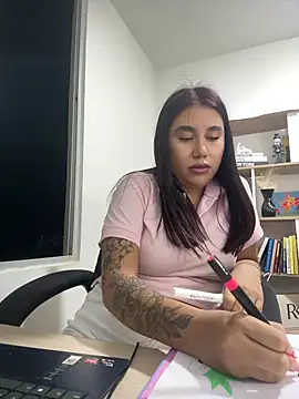 Sophie_Dreamss - Wet me in the office
