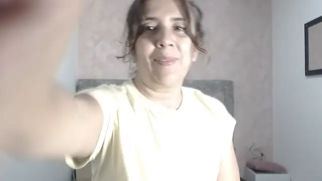 Victoria_meester - show my niples across my bra