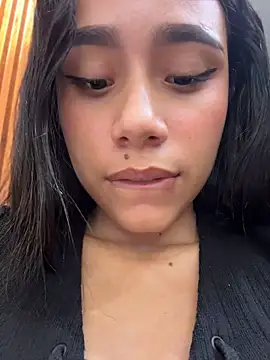 Sara-Castillo - SUPER MEGA SQUIRT IN THE MEN'S BATHROOM