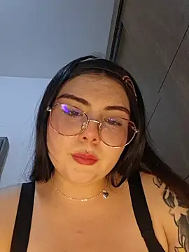 Julieth85_ - 2 fingers in the wet pussy