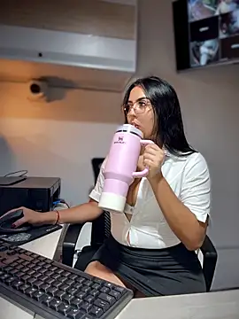 I_AM_SOPHIE_ - Secretary undresses in Office !! Shh🤫😱