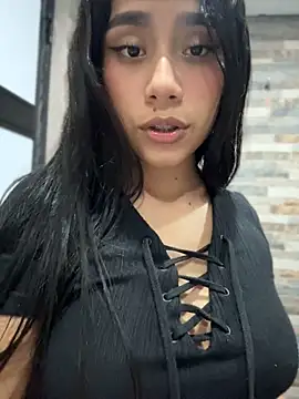 Sara-Castillo - SUPER MEGA SQUIRT IN THE MEN'S BATHROOM